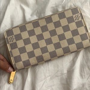 Authentic Louis Vuitton Zippy Wallet